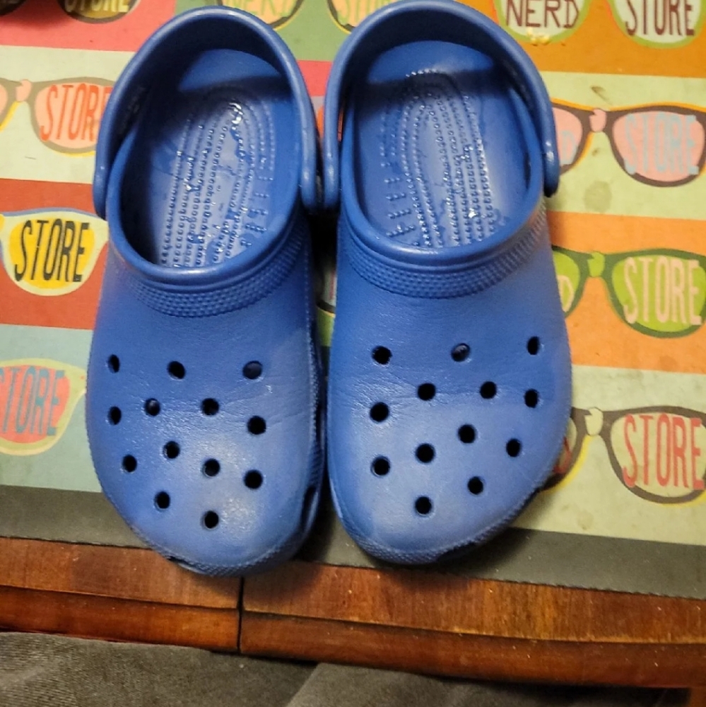 Crocs size 7